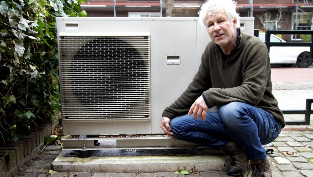 Ben Vroom adviseert over warmtepompen.